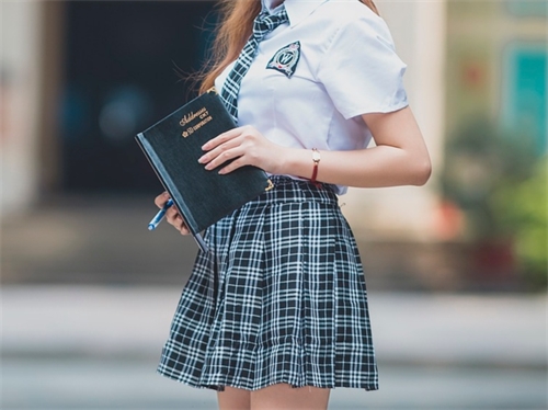 如何选择南宁制衣厂做校服定制